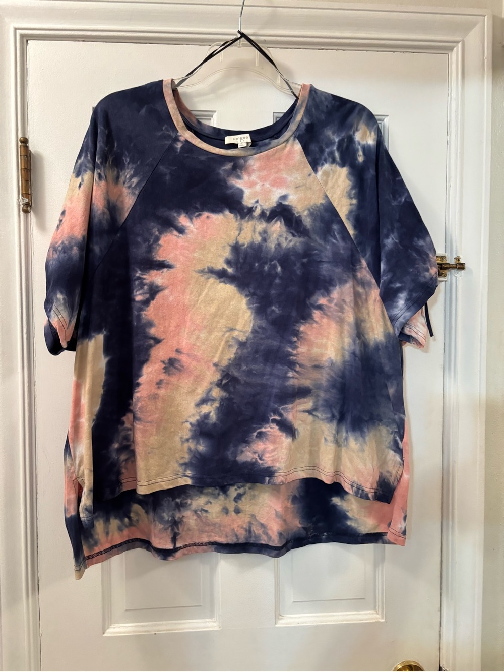Umgee Navy, Pink & Cream Tie-Dye Short Sleeve Pullover High Low
Size XL